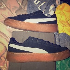 Women’s size 7.5 Puma trainers- mint condition